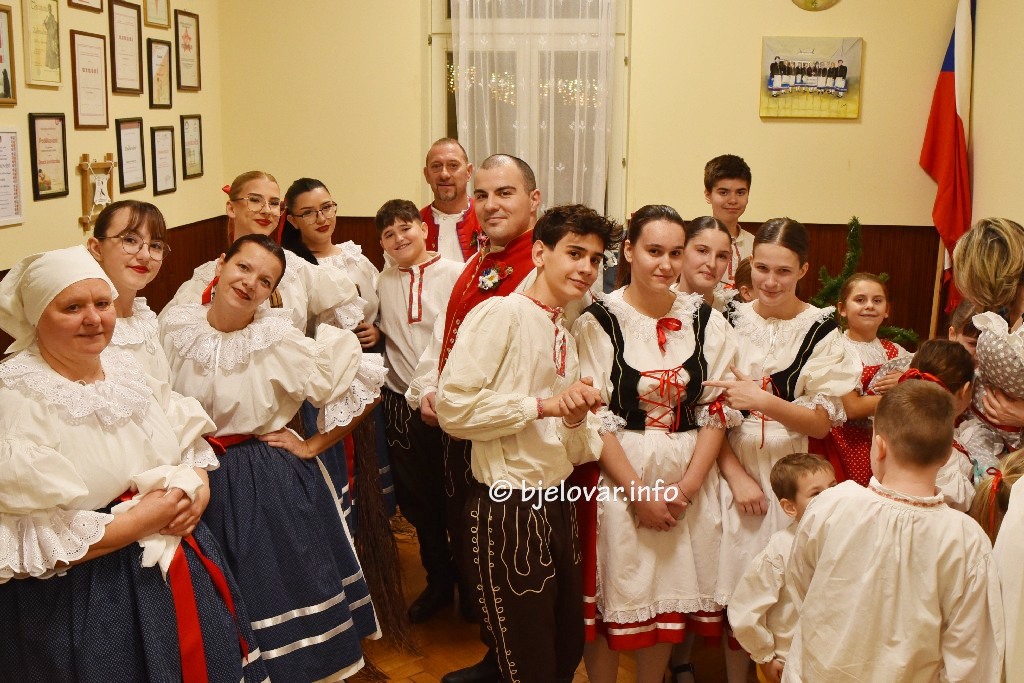 Češki božićni običaji unijeli radost u adventsku čaroliju Bjelovara 2025 12 20 ceskibozic 27 1