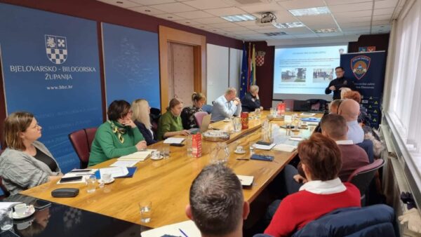 ODRZANO OSPOSOBLJAVANJE CLANOVA LOKALNIH STOZERA CIVILNE ZASTITE 3
