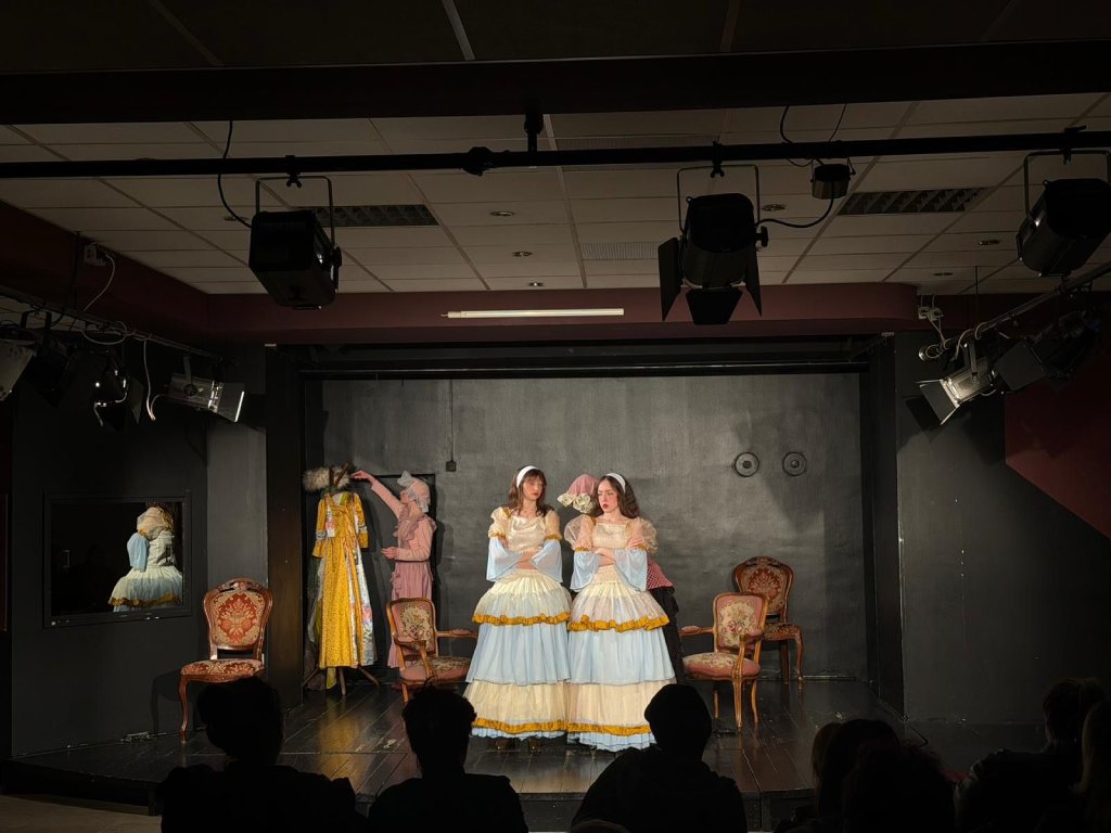 Premijera u Bjelovarskom kazalištu: Predstava koja donosi humor i društvenu kritiku pouka kcerima predstava bjelovarsko kazaliste