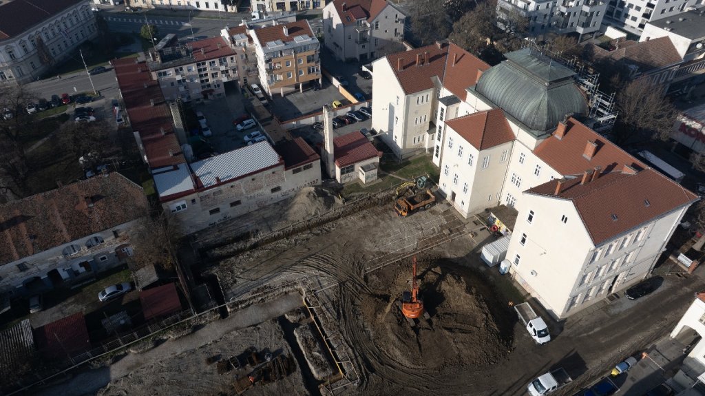 Dvorana da, podzemna garaža ne: Zašto uz Gimnaziju ipak nema novih parkirališnih mjesta? 2026 gimnazija bjelovar radovi dvorana