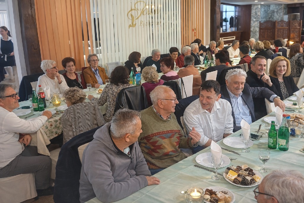 Povratak u zlatno doba: bivši radnici bjelovarske Prosvjete ponovno zajedno nakon 26 godina 2026 03 29 prosvjeta 4