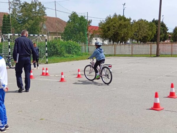 bicikl policija poligon 2