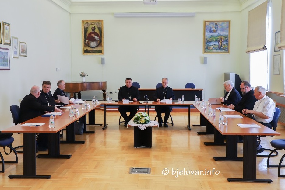 (FOTO) Biskupi zasjedali u Bjelovaru: Huzjak najavio nove crkve, Kutleša poručio da Crkva ne smije biti zatvorena 2026 06 22 biskupija 1