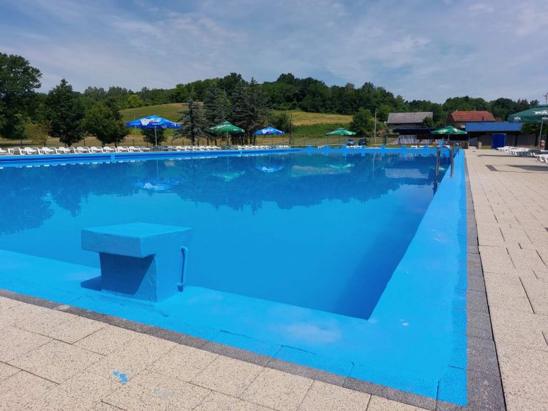 Općina Veliko Trojstvo ponovno financira besplatnu školu plivanja za djecu bazeni sandrovac