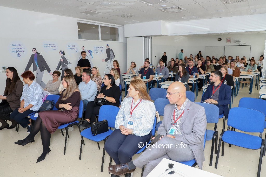 Medicinska škola Bjelovar okupila vodeće stručnjake intenzivne medicine: Počeo prvi ECMO simulacijski tečaj 2026 10 02 medicinskaskolabjelova 15
